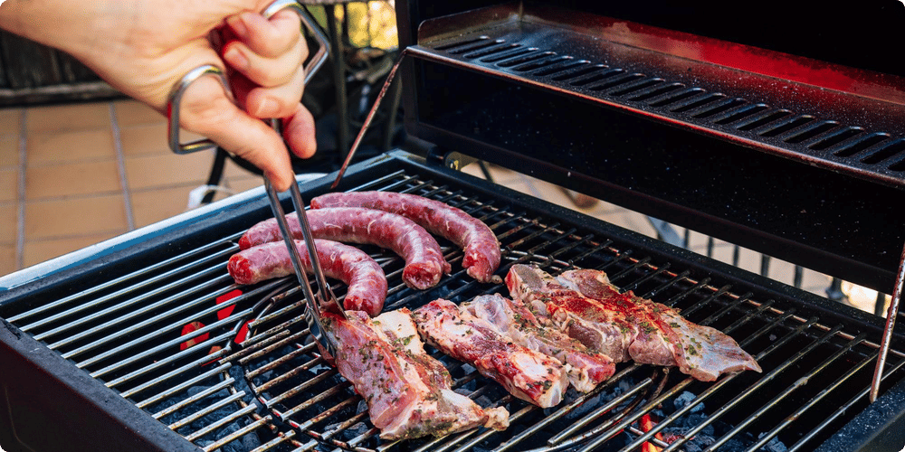 Comment déterminer la quantité idéale de charbon pour un barbecue réussi ?